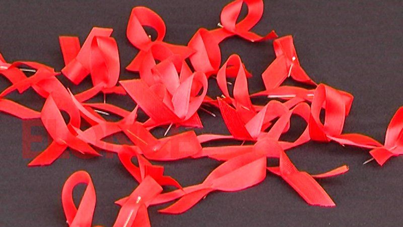 Las muertes relacionadas con el sida se redujeron a la mitad desde 2005