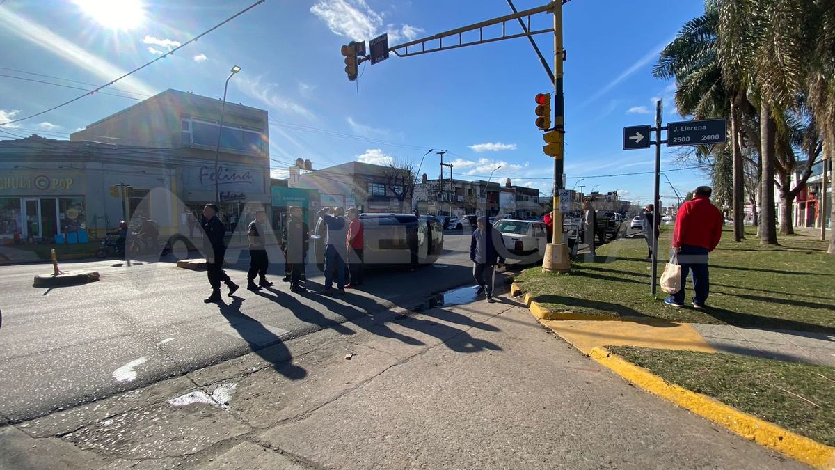 La avenida Aristóbulo del Valle fue escenario de un impactante choque múltiple que afortunadamente no dejó heridos La avenida Aristóbulo del Valle fue escenario de un impactante choque múltiple que afortunadamente no dejó heridos
