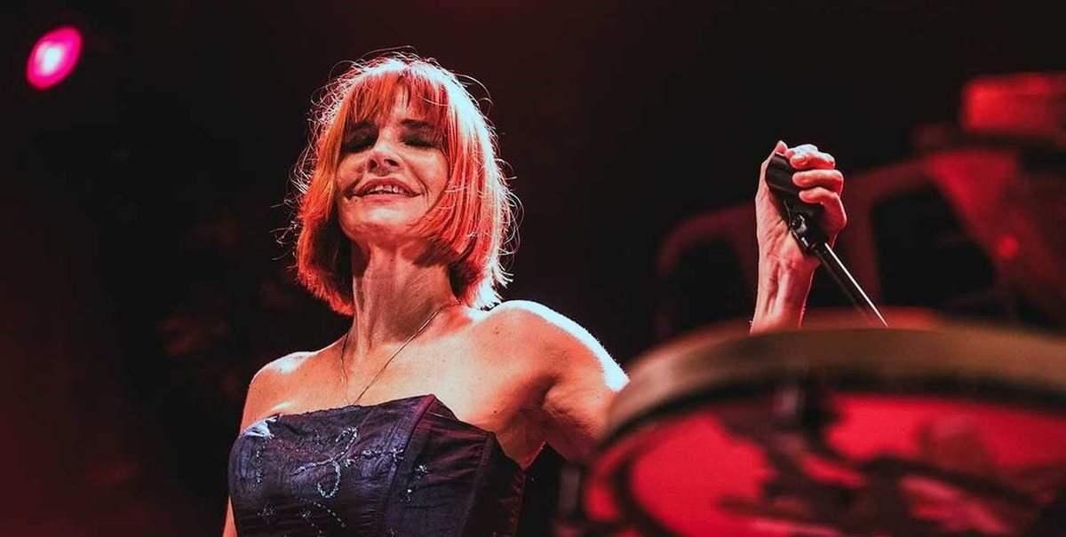 Fabiana Cantilo habló de que vive al día y que aún debe dar shows para poder pagar el alquiler. Fabiana Cantilo habló de que vive al día y que aún debe dar shows para poder pagar el alquiler.