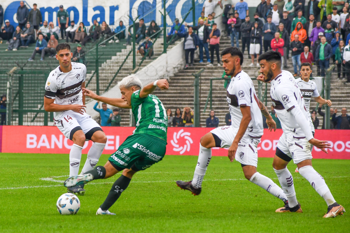 Sarmiento, dirigido por Israel Damonte, cayó ante Platense y cerró la Copa de la Liga con cuatro derrotas al hilo. Sarmiento, dirigido por Israel Damonte, cayó ante Platense y cerró la Copa de la Liga con cuatro derrotas al hilo.