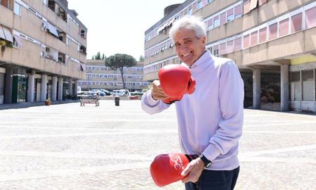 A los 83 años –que cumple hoy– Nino Benvenuti conserva su enorme don de gente, amabilidad, simpatía y educación, por lo que es uno de los deportistas más queridos, admirados y respetados de la historia italiana. A los 83 años –que cumple hoy– Nino Benvenuti conserva su enorme don de gente, amabilidad, simpatía y educación, por lo que es uno de los deportistas más queridos, admirados y respetados de la historia italiana.