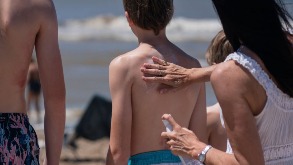 Se recuerda la importancia de mantener una exposición solar cuidada y realizar controles dermatológicos.