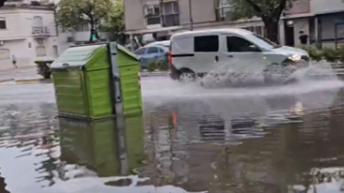 En solo 20 minutos de la mañana de Rosario, cayó un total de 50 mililitros de agua. En solo 20 minutos de la mañana de Rosario, cayó un total de 50 mililitros de agua.