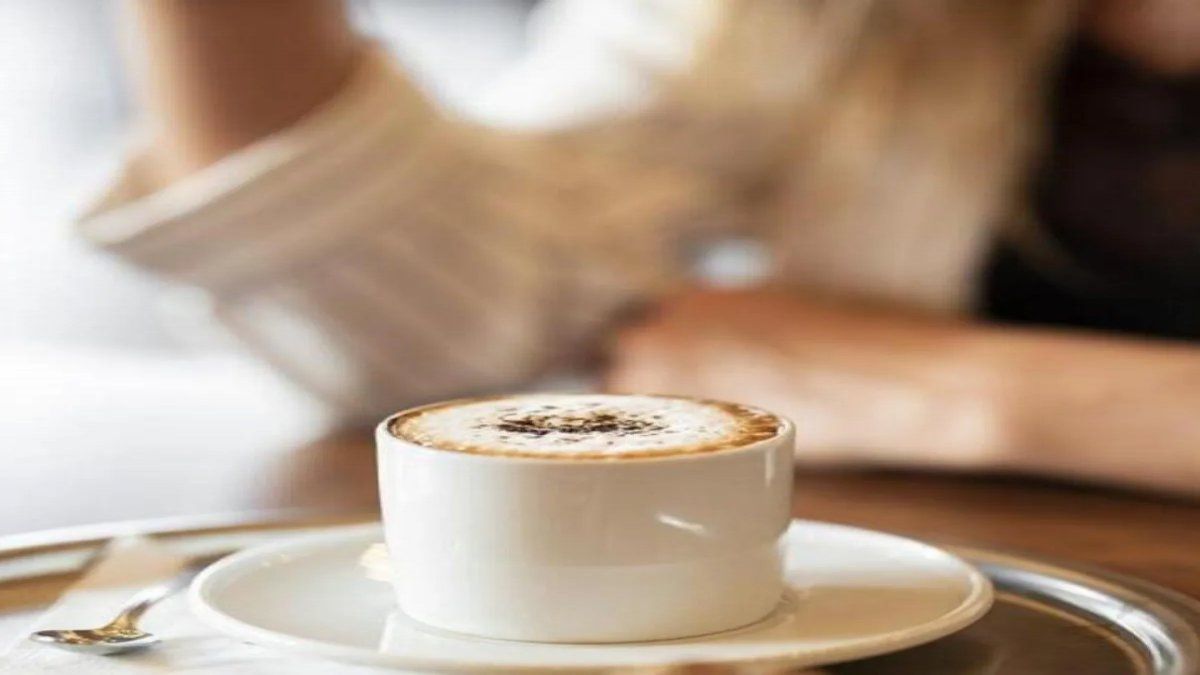 El hermoso gesto de un mozo con una mujer no vidente que se hizo viral por algo que muchos desconocían