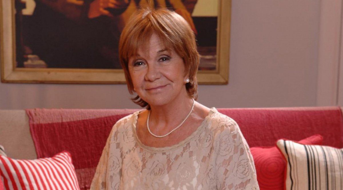 La total sorpresa de Virginia Lago al enterarse que en España venden remeras con su estampa y la frase: Sale un vinito