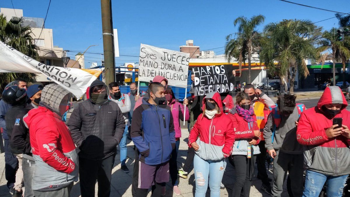 Cada vez son más los trabajadores de delivery que denuncian robos mientras hacen los repartos. Además, advirtieron que hay delincuentes que usan sus ropas.