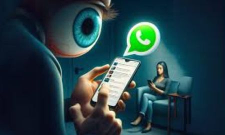 como saber si alguien espia tu whatsapp desde otro telefono y como evitarlo