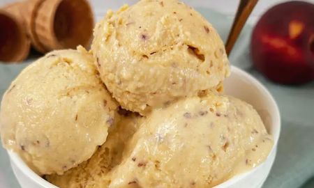Podés recrear esta receta de helado de durazno y banana en casa en pocos minutos. Podés recrear esta receta de helado de durazno y banana en casa en pocos minutos.