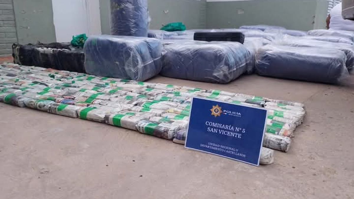 Parte del gran cargamento de hojas de coca secuestrado en el operativo en la Ruta 34.