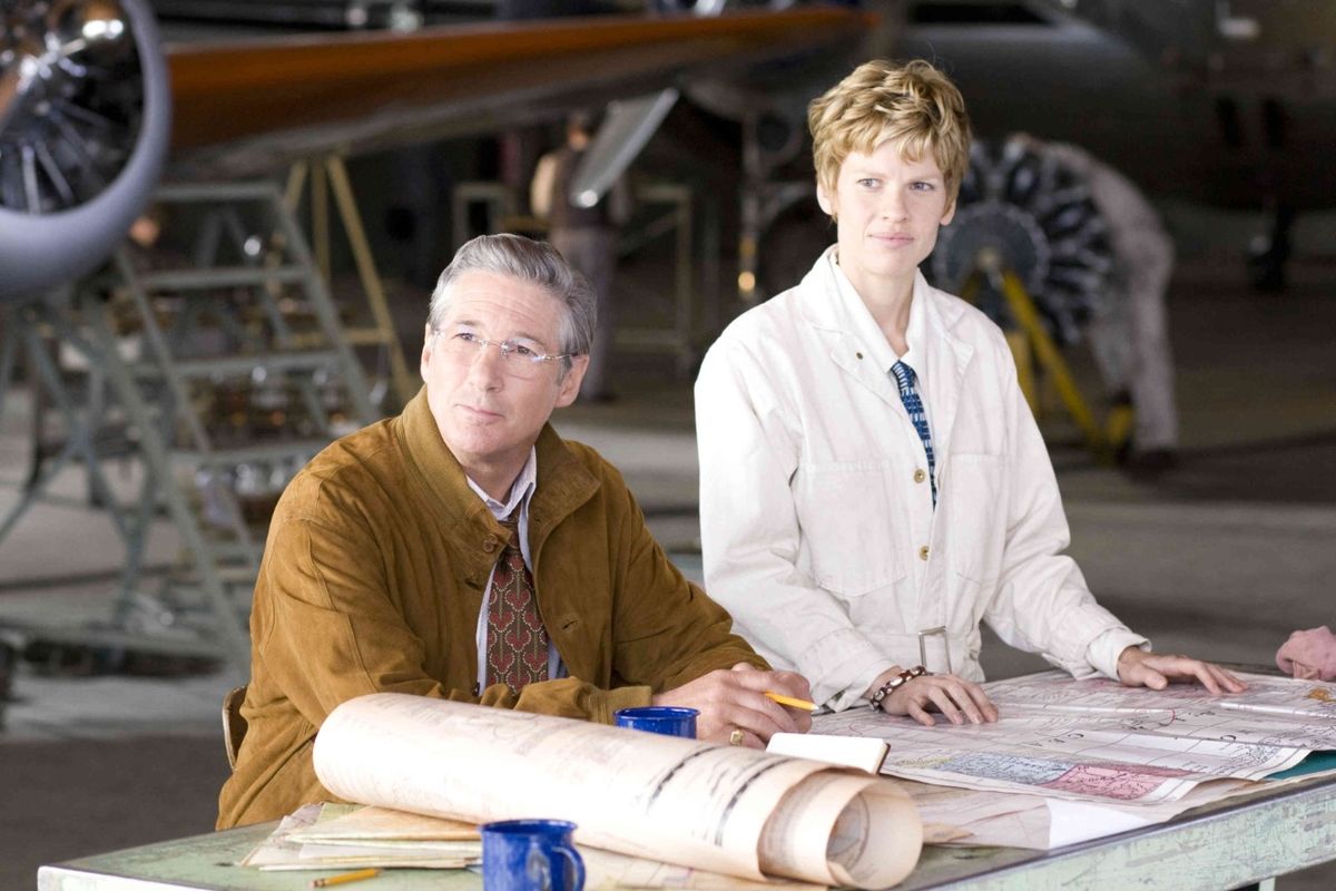 En 2009 se estrenó la película biográfica Amelia, dirigida por la hindú-estadounidense Mira Nair y protagonizada por Hillary Swank (cuya caracterización de Earhart es impactante), y Richard Gere, como George Putnam.