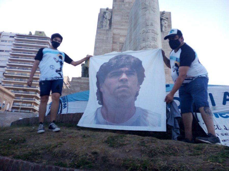 Miembros de la Iglesia Maradoniana convocaron al pedido de justicia en Rosario.