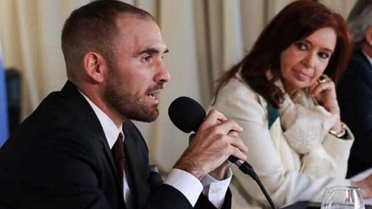 "Considero que será primordial que (el próximo ministro de Economía) trabaje en un acuerdo político dentro de la coalición gobernante", destacó Guzmán.