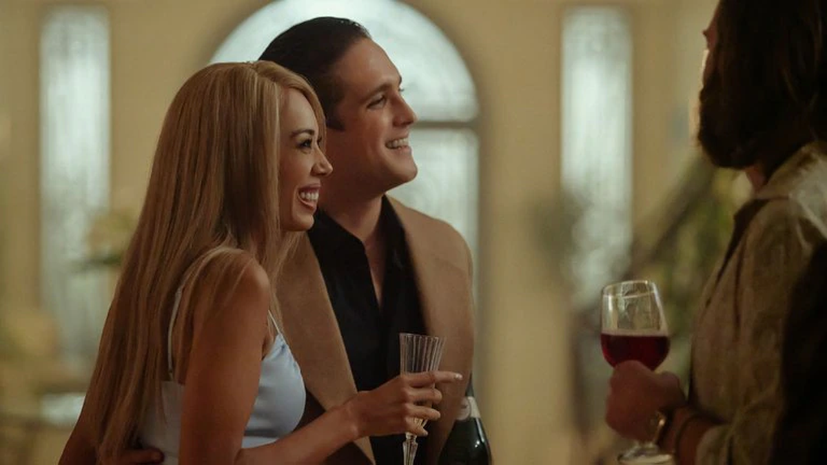La tercera temporada de Luis Miguel, la serie relata las últimas facetas del cantante siendo un joven, el cómo fue su relación con Mariah Carey y los conflictos de su etapa adulta hacia 2017.