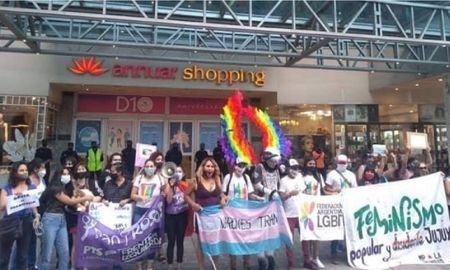 Cartelazo en repudio a un episodio de transfobia en un shopping de Jujuy Cartelazo en repudio a un episodio de transfobia en un shopping de Jujuy