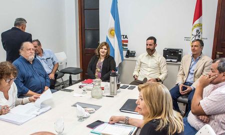Una de las últimas reuniones paritarias entre los gremios docentes y el gobierno provincial, previa a la pandemia. Una de las últimas reuniones paritarias entre los gremios docentes y el gobierno provincial, previa a la pandemia.