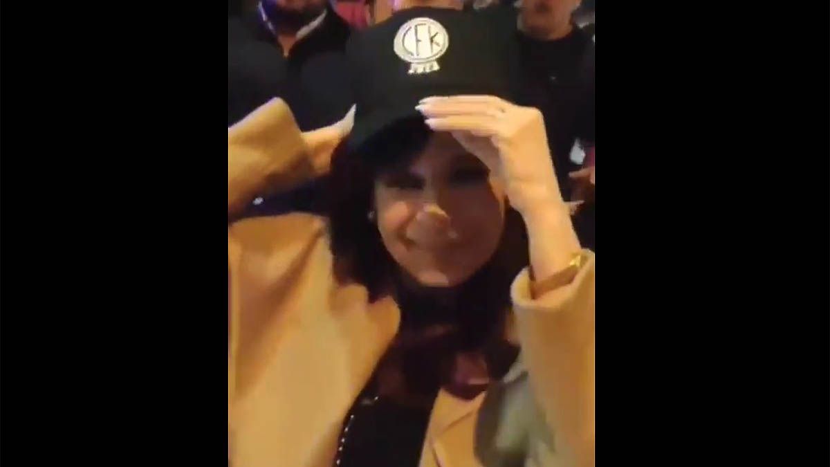 CFK saludó a la militancia este jueves a la noche.