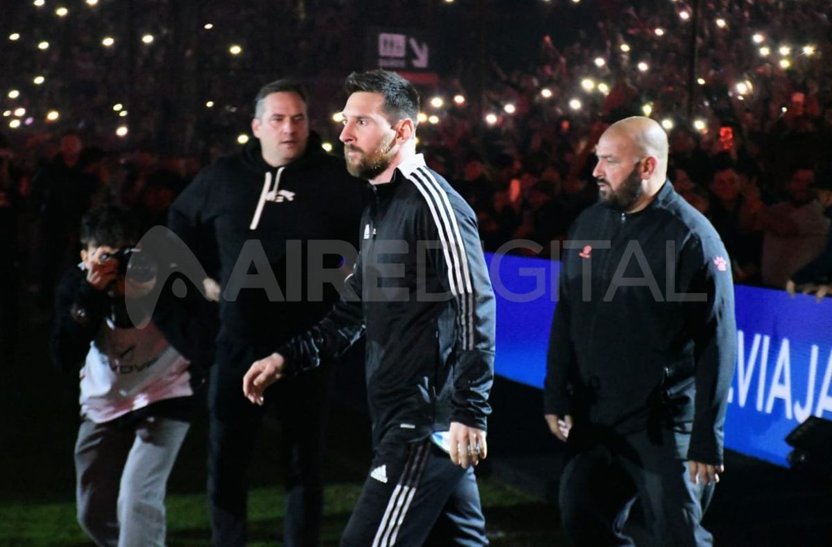Lionel Messi se presentó a la despedida de Maxi Rodríguez y revolucionó a todo Rosario.