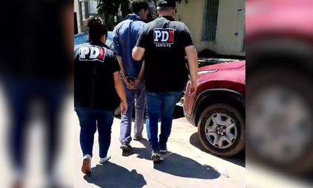 Una mujer fue embestida mientras iba en moto en Blas Parera y Castelli, en el norte de Santa Fe. Una mujer fue embestida mientras iba en moto en Blas Parera y Castelli, en el norte de Santa Fe.