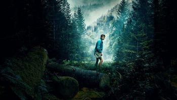 La historia real detrás de la película Perdido en la montaña, el niño que sobrevivió solo en un bosque