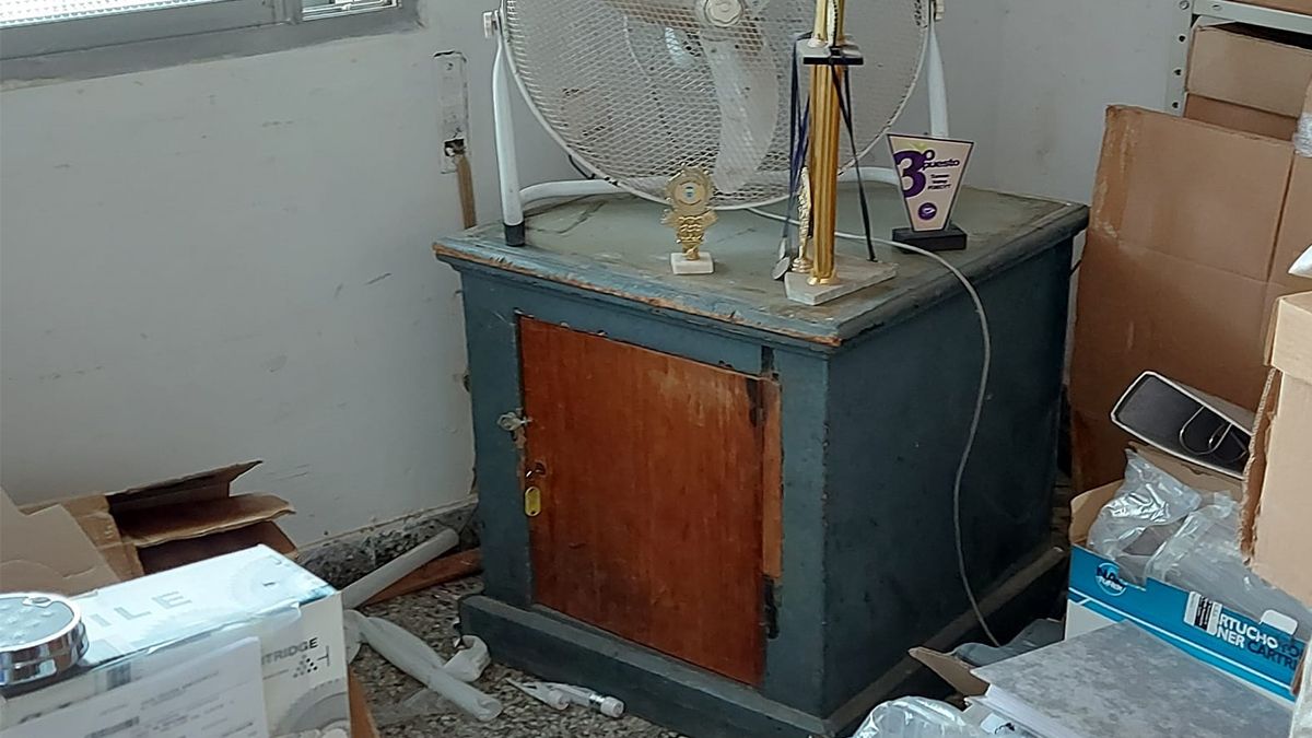 El lugar en donde se encontraba la caja fuerte que la banda se llevó. El lugar en donde se encontraba la caja fuerte que la banda se llevó.