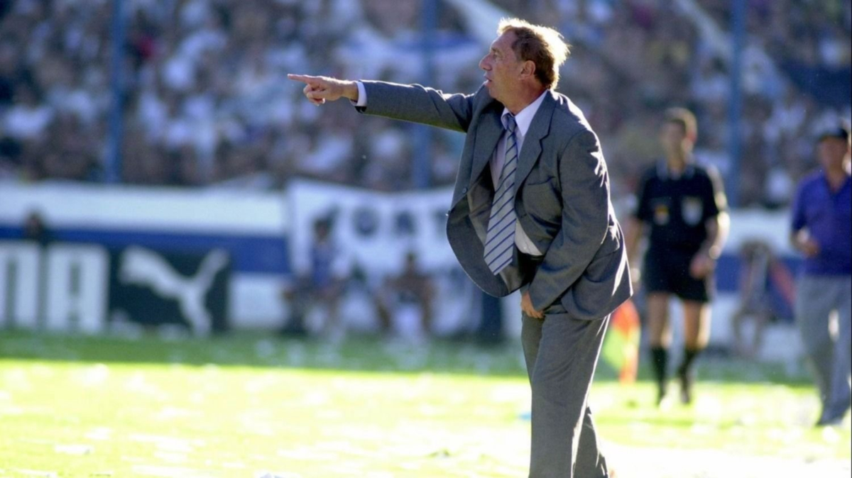 Debuta como DT de Estudiantes de La Plata Carlos Salvador Bilardo