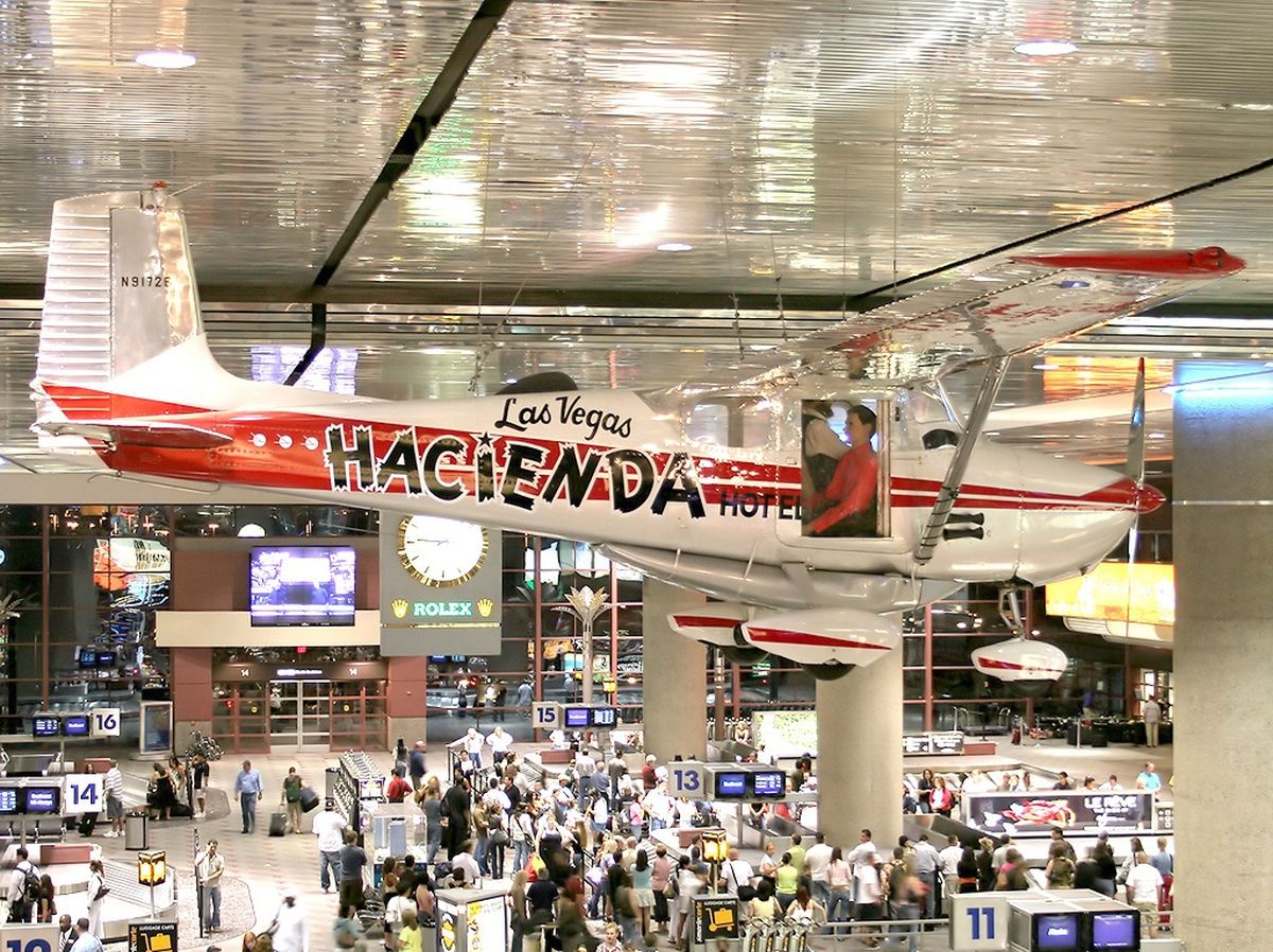 El Cessna 172 fue restaurado y pintado con los colores con los que estableció el aún vigente record mundial y, desde 1992, se exhibe en la Terminal 1 del Aeropuerto McCarran de Las Vegas, donde comenzó y terminó su histórico e increíble vuelo.