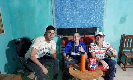Franco Rosales junto a Braian y Fede, sus amigos que trabajaron junto a él en las refacciones Franco Rosales junto a Braian y Fede, sus amigos que trabajaron junto a él en las refacciones