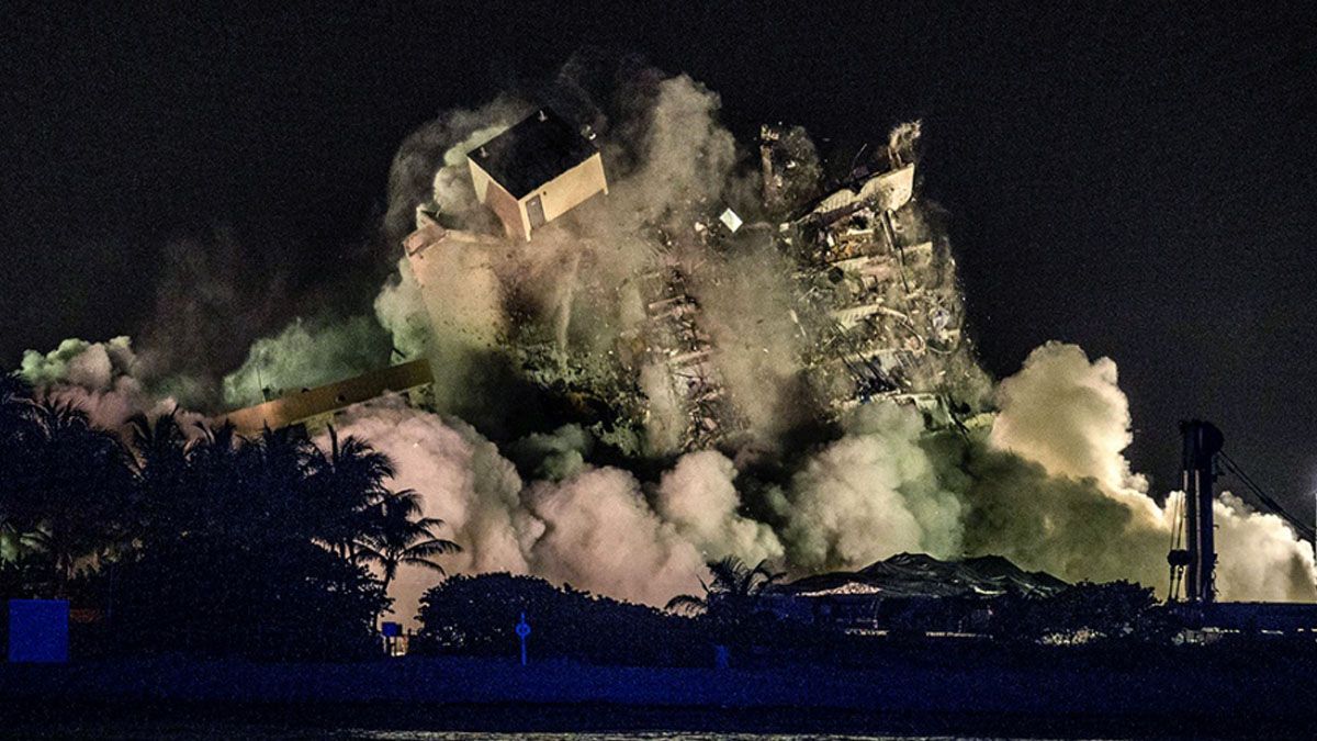 Este domingo se demolieron los restos del edificio derrumbado en Miami el último 24 de junio.&nbsp;