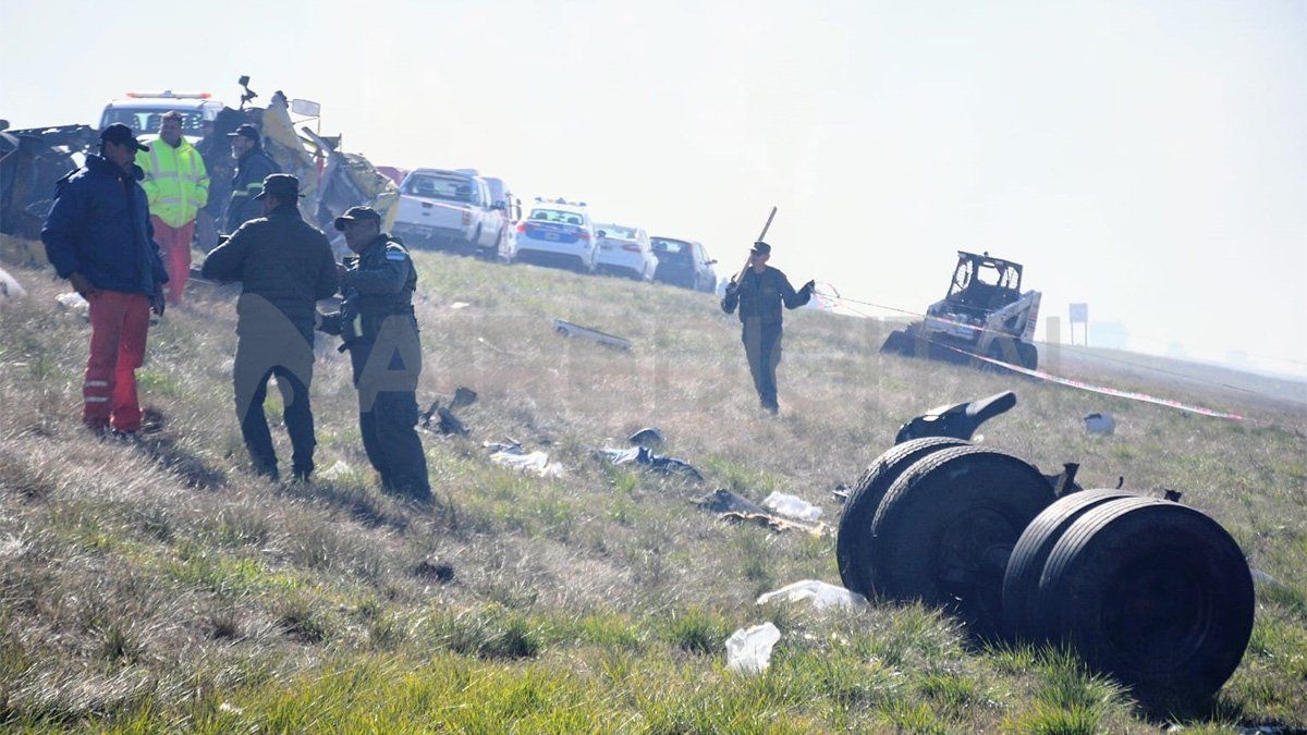El impacto fue fuerte y los camioneros perdieron la vida.