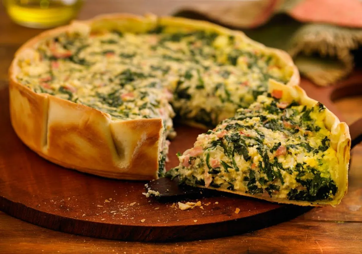 La tarta de acelga es una de las mejores opciones para sorprender a tu familia. La tarta de acelga es una de las mejores opciones para sorprender a tu familia.