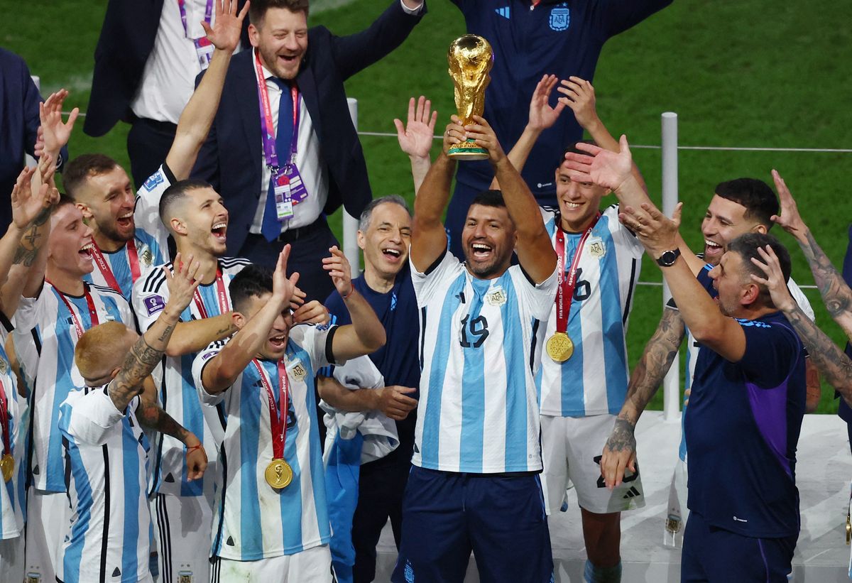 Sergio Agüero también levantó la Copa del Mundo en Qatar 2022.