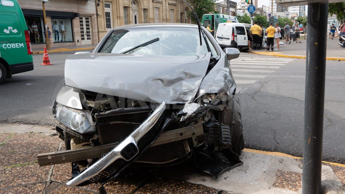 El conductor del Honda Civic no requirió ser atendido por personal de salud.