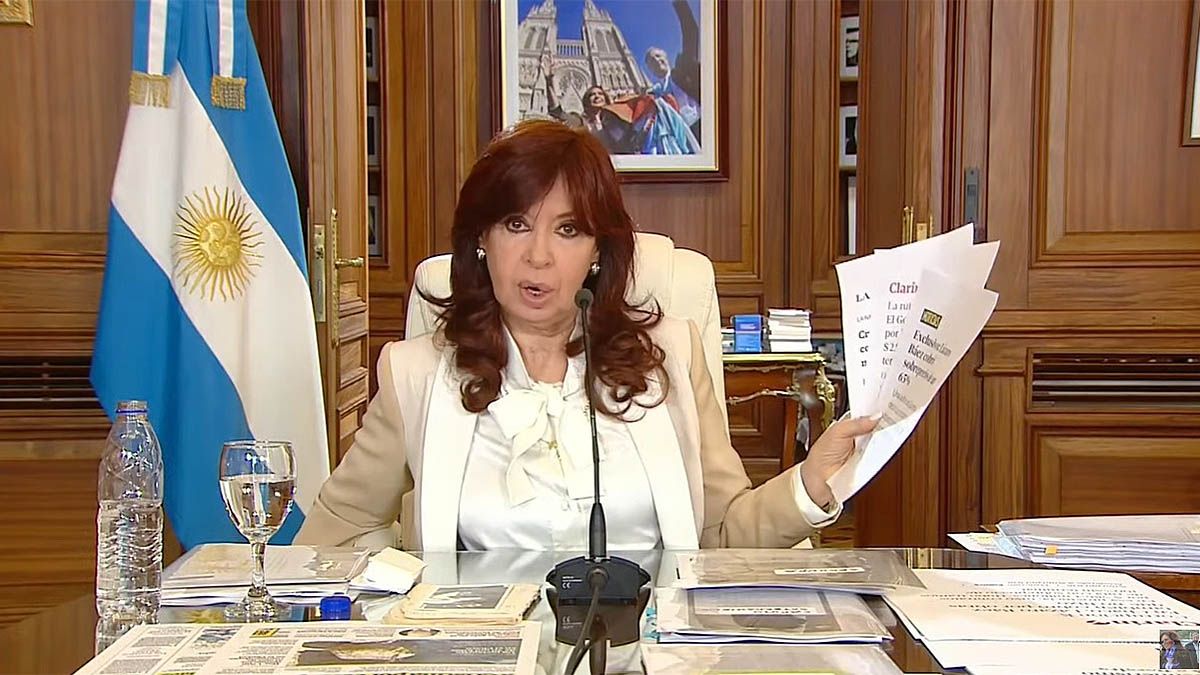 La Cámara Federal de Casación dará a conocer este miércoles en una audiencia pública si confirma la condena a seis años de prisión impuesta a la ex vicepresidenta Cristina Kirchner en la causa Vialidad