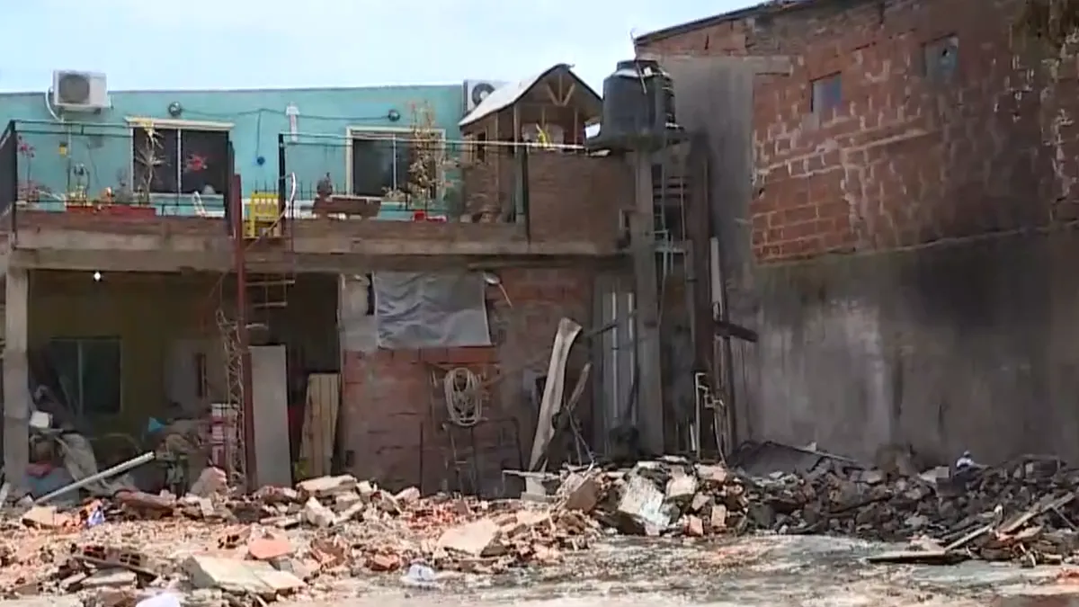 Explotó una garrafa y destruyó una casa en Los Polvorines.