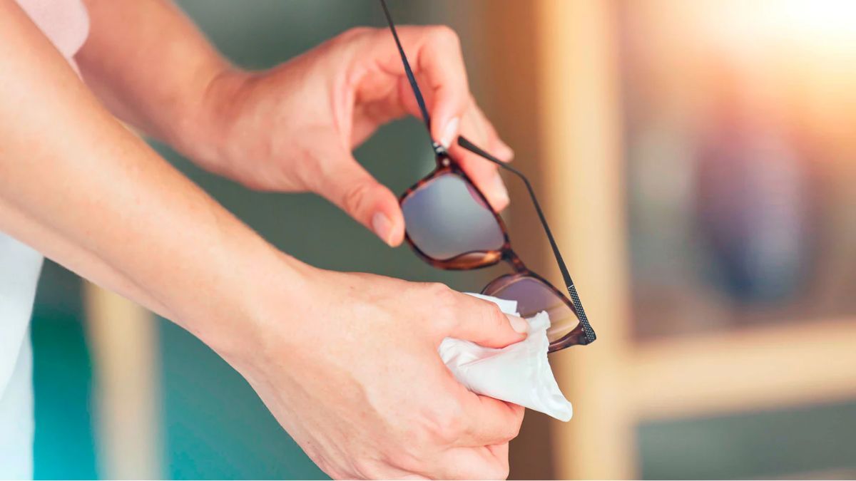 El truco para eliminar los rayones de los anteojos.