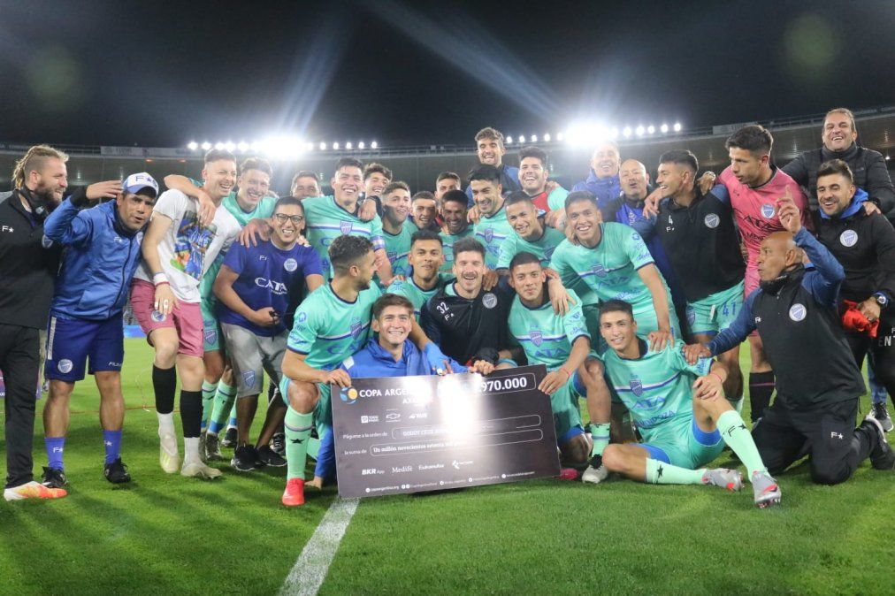 Copa Argentina: Godoy Cruz golpeó en Córdoba y venció a Racing en los penales