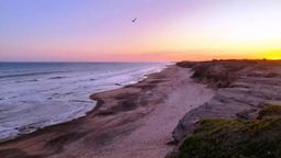 altText(Descubrí un pueblito escondido con playas vírgenes y naturaleza intacta)}