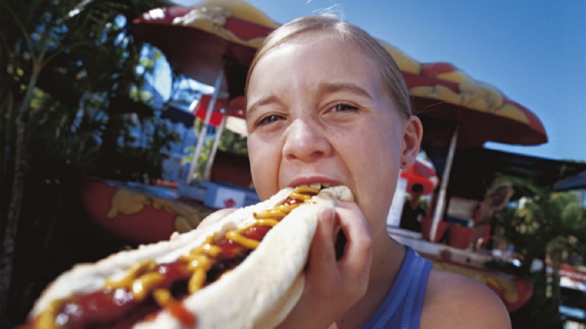 Se pierden 36 minutos de vida por cada pancho comido según un estudio.