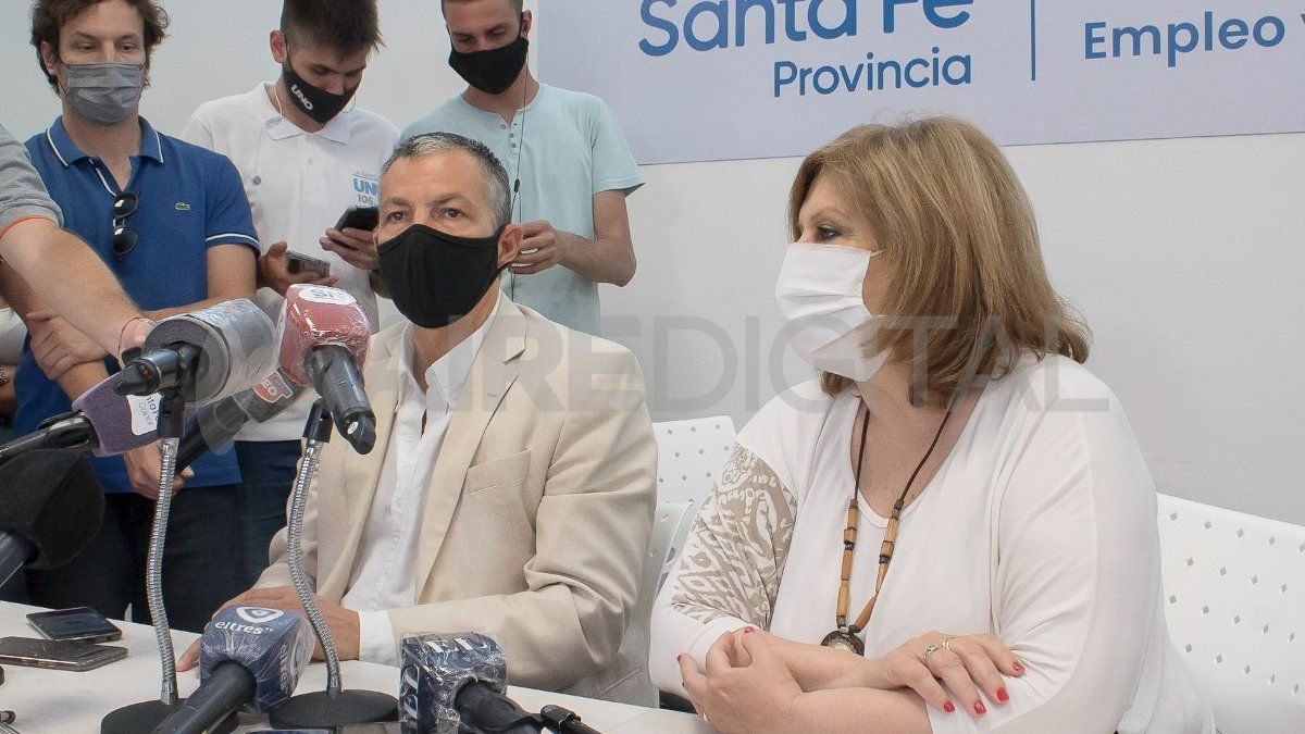 El ministro de Trabajo, Juan Pusineri y su par de Educación, Adriana Cantero, los funcionarios provinciales que llevan adelante la paritaria con los docentes.