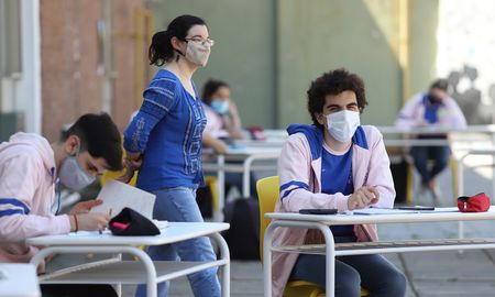 El Plan Egresar busca ayudar a aquellos jóvenes que no pudieron conlcuir sus estudios secundarios. El Plan Egresar busca ayudar a aquellos jóvenes que no pudieron conlcuir sus estudios secundarios.