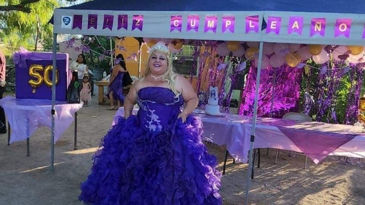 Blanca en su festejo de 15 años, a los 50.