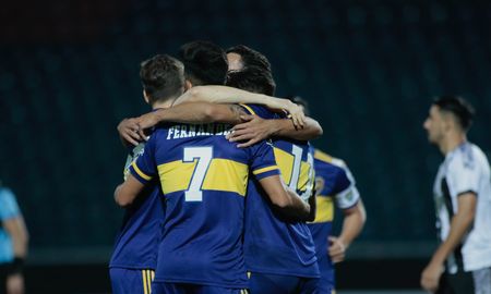 Boca superó a Libertad y volvió a la actividad colocándose en la punta del grupo. Boca superó a Libertad y volvió a la actividad colocándose en la punta del grupo.