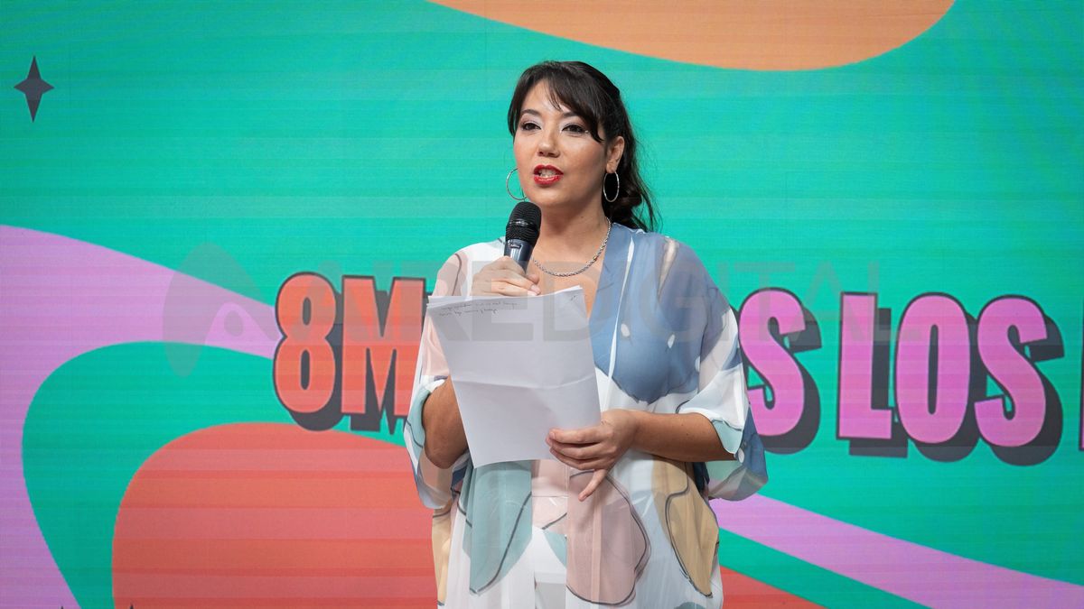 Beba Córdoba, locutora y conductora de AIRE. Beba Córdoba, locutora y conductora de AIRE.