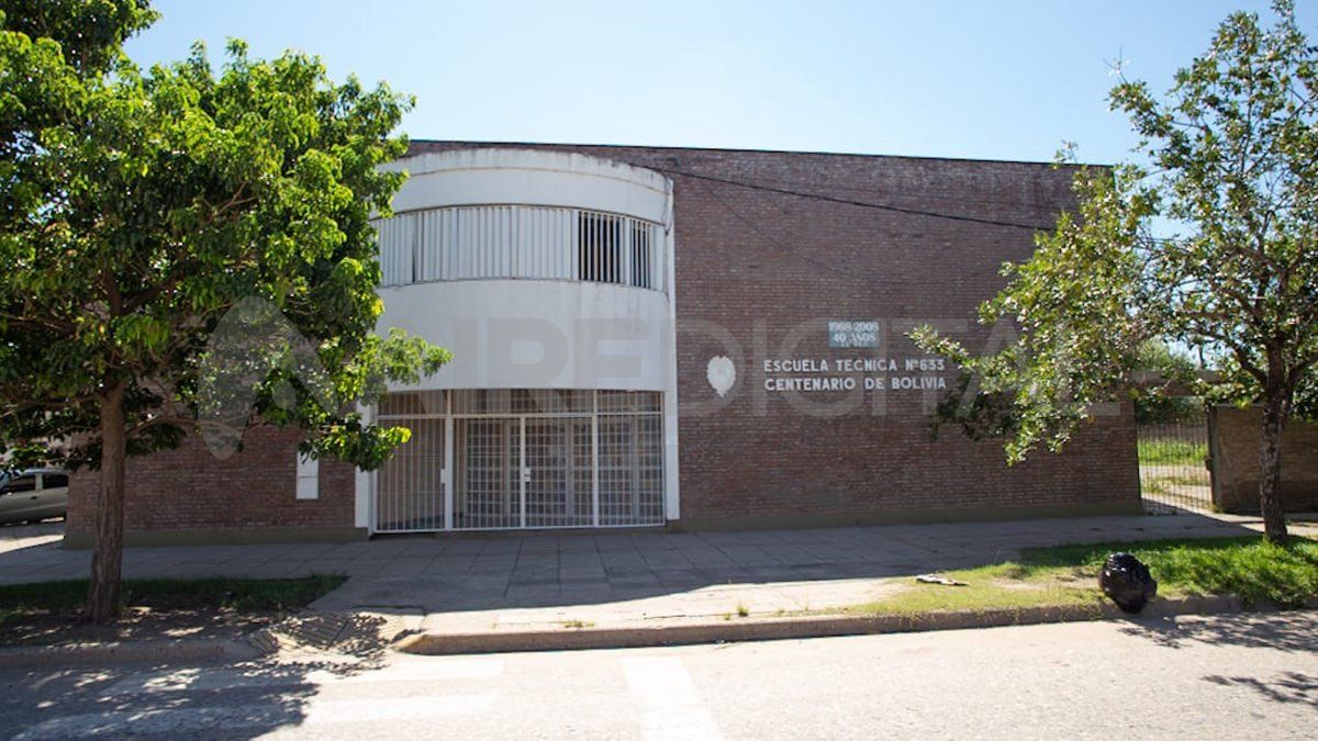 La escuela se encuentra en la zona norte de la ciudad