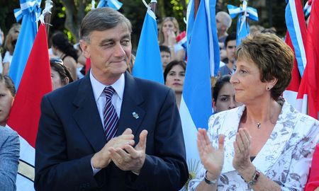 Élida Rasino fue ministra de Educación de la provincia durante la gobernación de Hermes Binner. Élida Rasino fue ministra de Educación de la provincia durante la gobernación de Hermes Binner.