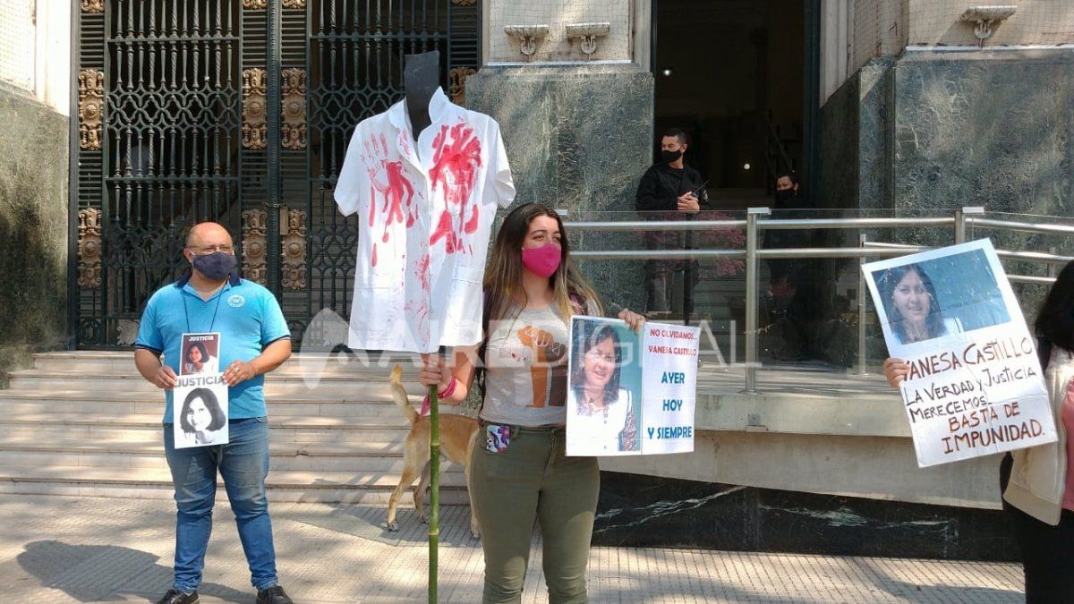 Vanesa Castillo recibió 13 puñaladas en la puerta de la escuela N° 533 el 15 de febrero de 2018.