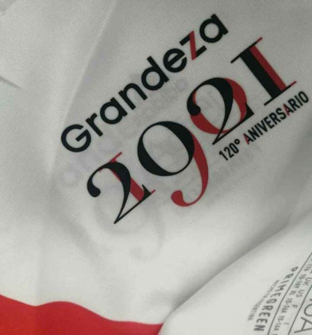 Este sería el nuevo modelo de camiseta que utilizará River la próxima temporada.