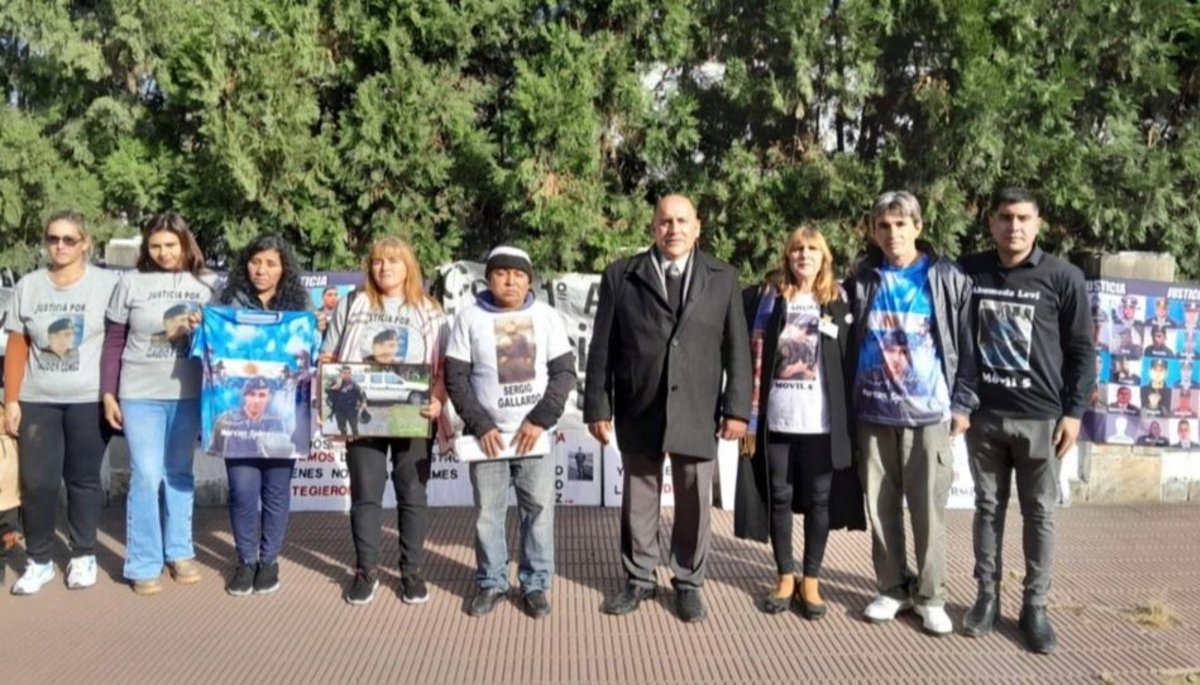 El Tribunal Oral Federal (TOF) 2 absolvió ayer a los jefes de Gendarmería acusados en la causa de los 43 gendarmes fallecidos en el sur de Salta, en diciembre de 2015. El Tribunal Oral Federal (TOF) 2 absolvió ayer a los jefes de Gendarmería acusados en la causa de los 43 gendarmes fallecidos en el sur de Salta, en diciembre de 2015.