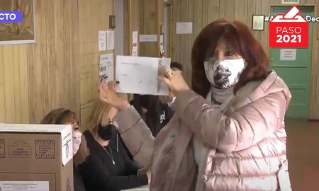 Por la tarde, Cristina Kirchner tiene previsto regresar a Buenos Aires para sumarse al comando de campaña del Frente de Todos. Por la tarde, Cristina Kirchner tiene previsto regresar a Buenos Aires para sumarse al comando de campaña del Frente de Todos.