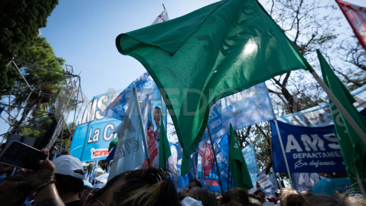Los docentes esperan el llamado a paritarias.